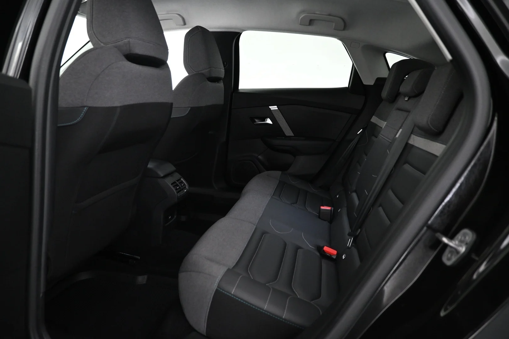 Car Image - 1r1Y6SRy0LEonTwRM2QrY0