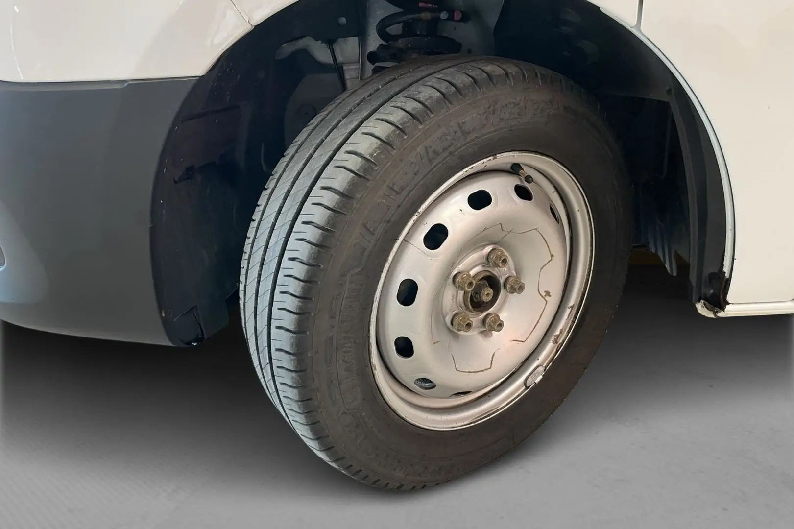 Car Image - 597bwiDeM2jqllj48VnCcy