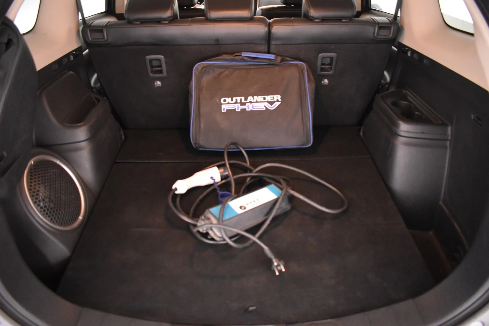 Car Image - 4SoSFcNNchMV488OR9hhLu
