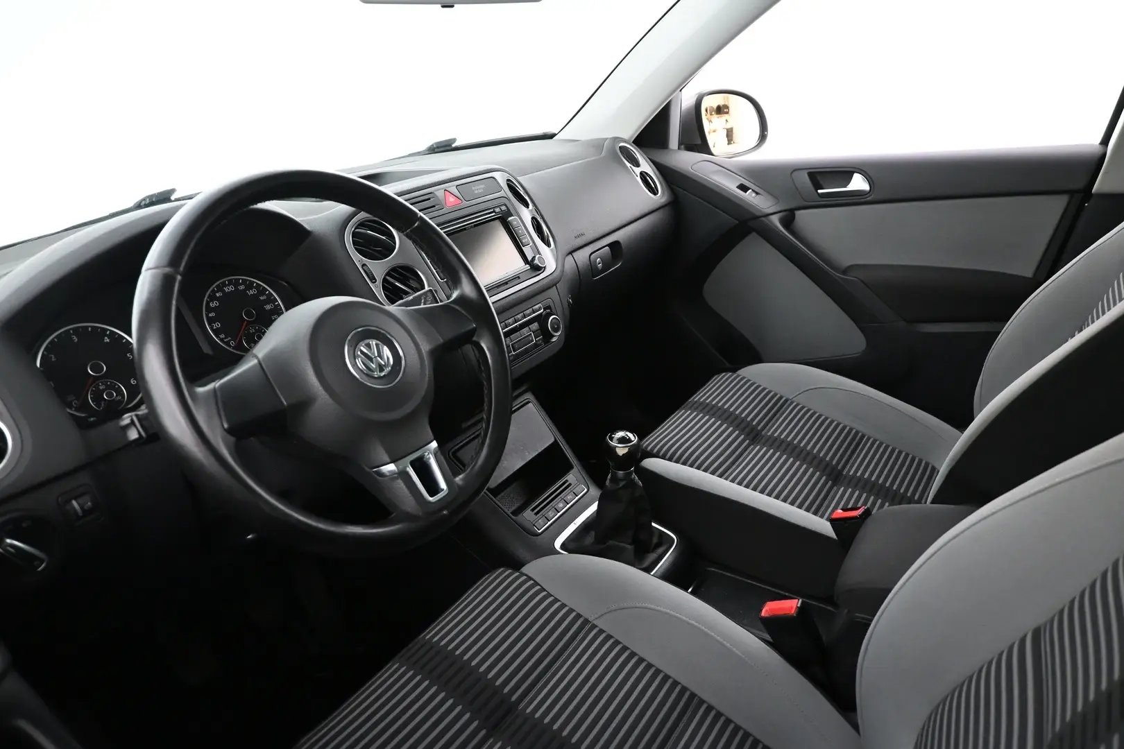 Car Image - 4KEKr0xuxUIpmBJrGd71ip