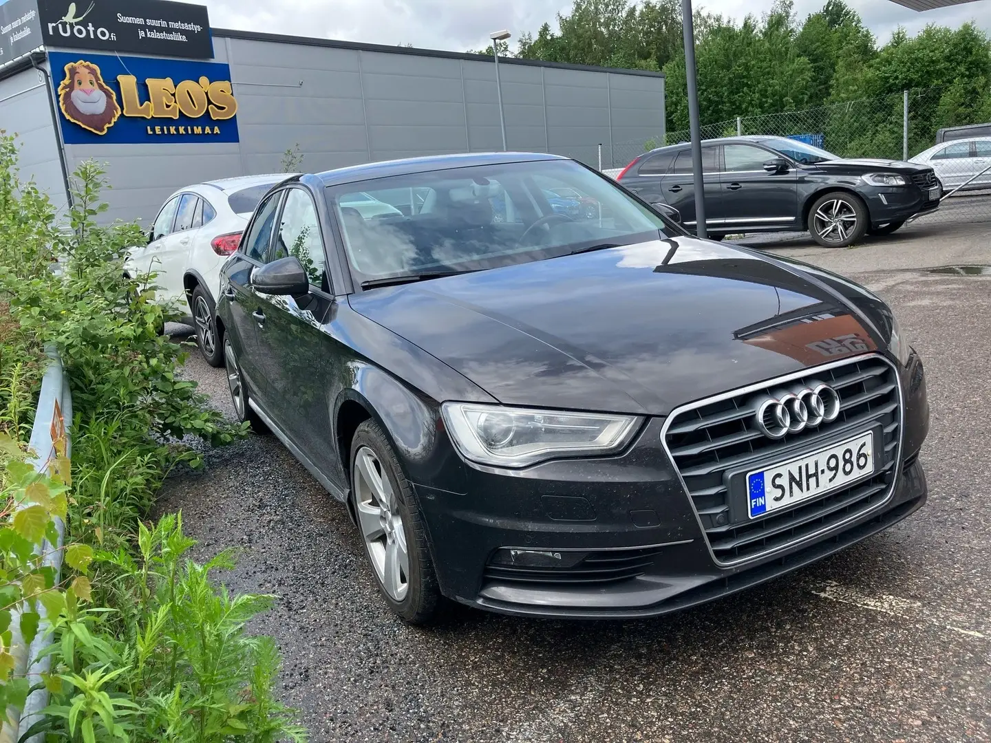 Car Image - REQR45s2q8q7ytJChAu4W