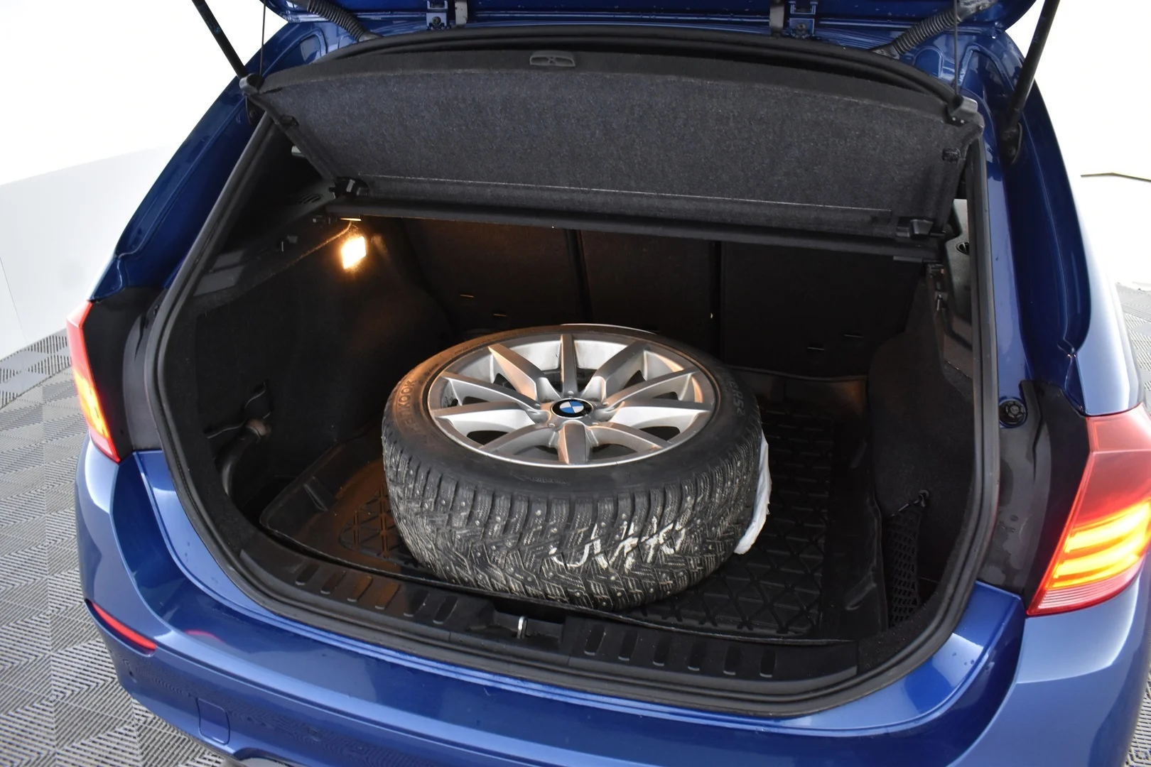 Car Image - 4nBsqiNdIBJt220qY41Tkh
