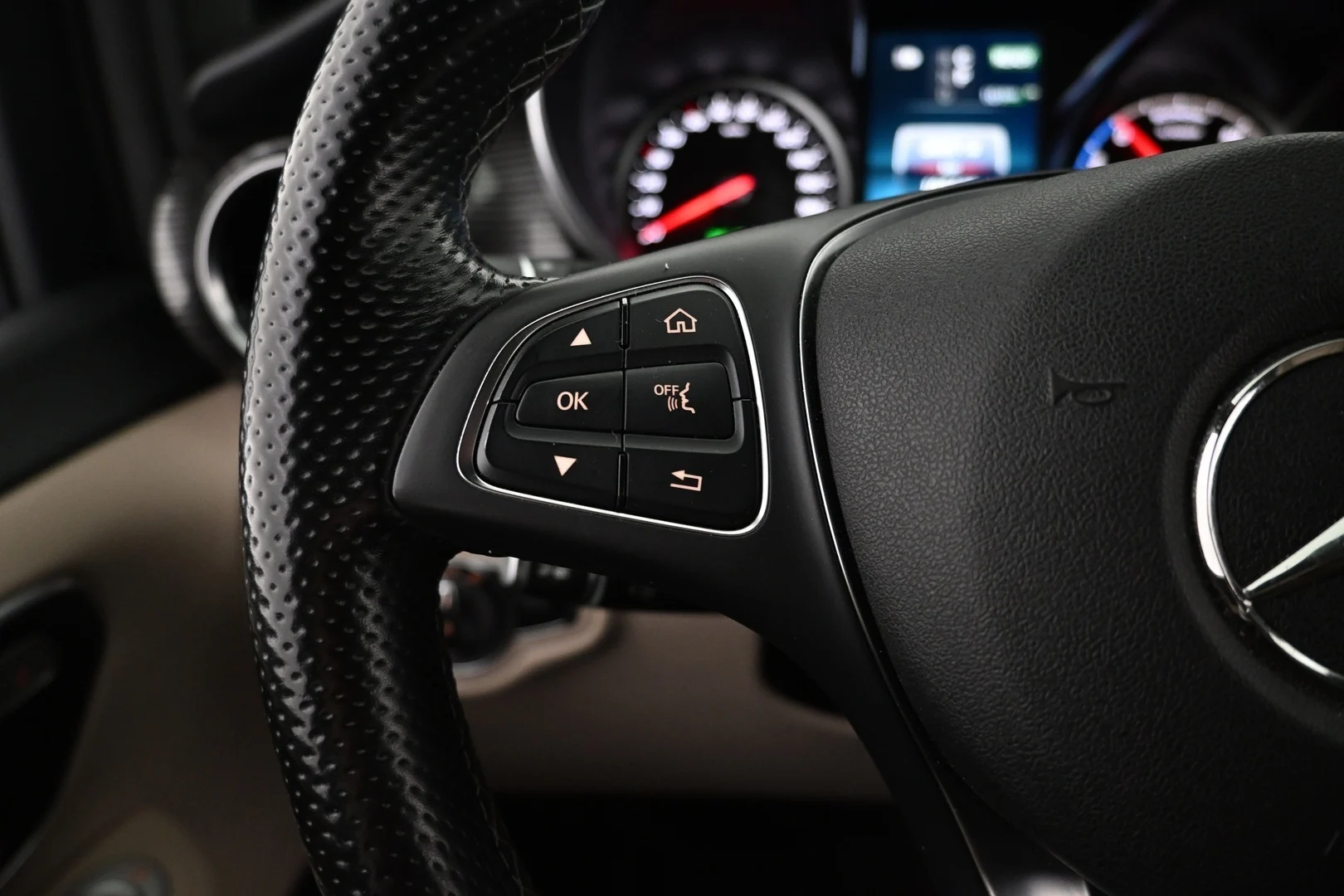 Car Image - 23fm6KtyYLUp9GmmLG37lx