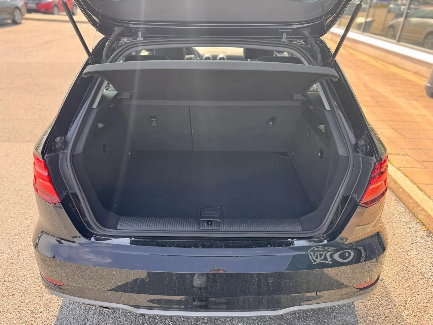 Car Image - 1ycGdzwhf4kepT7X2FfK15