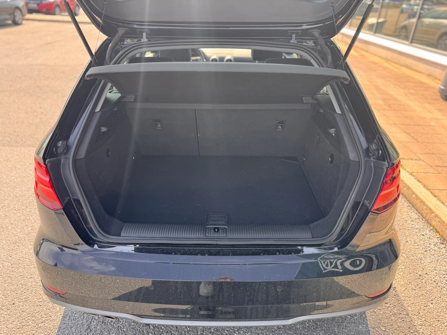 Car Image - 1ycGdzwhf4kepT7X2FfK15