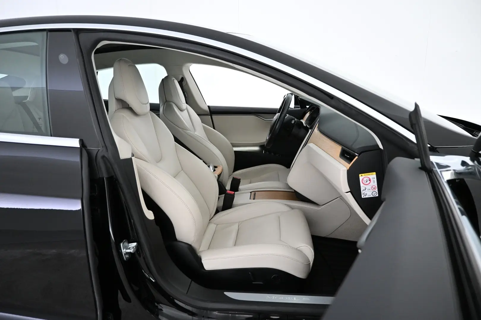 Car Image - 7v5E37ez4iaST2zpj2sleO