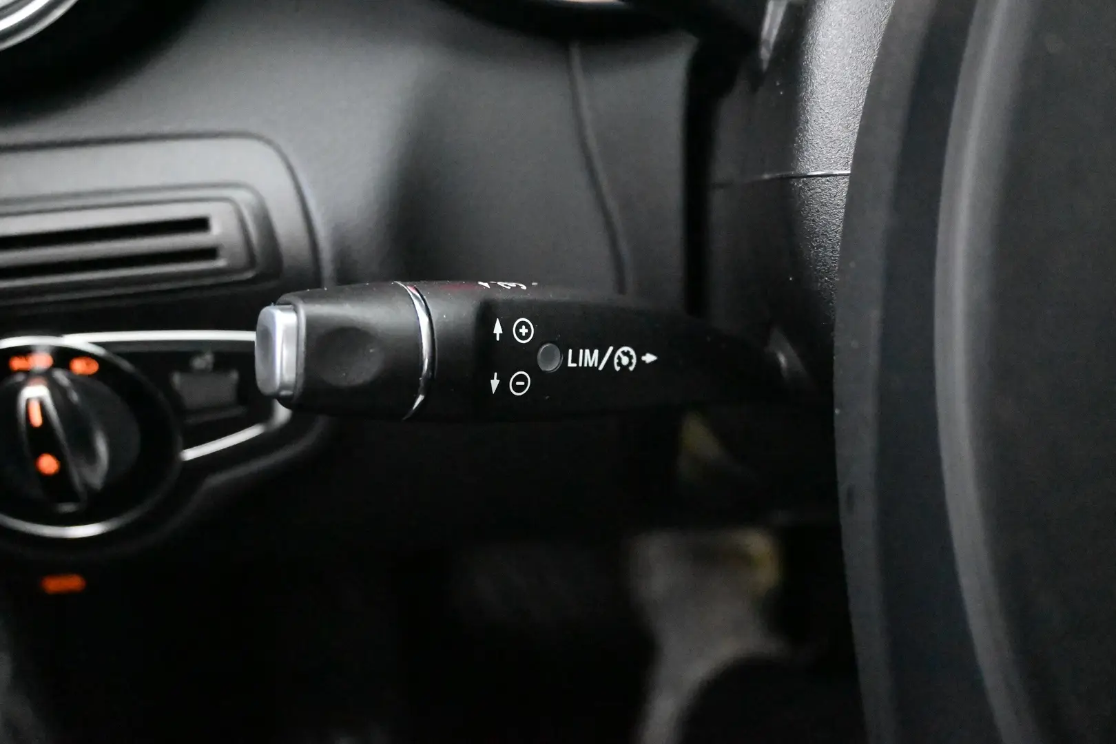 Car Image - 5j41GQu0XAtiKu8MjGRNON