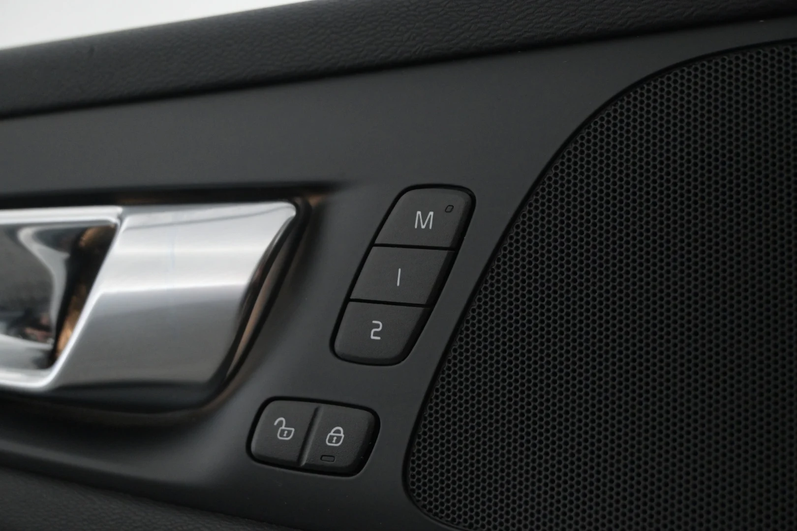 Car Image - 3a0JDmYQ66mCryKzmQ0sws
