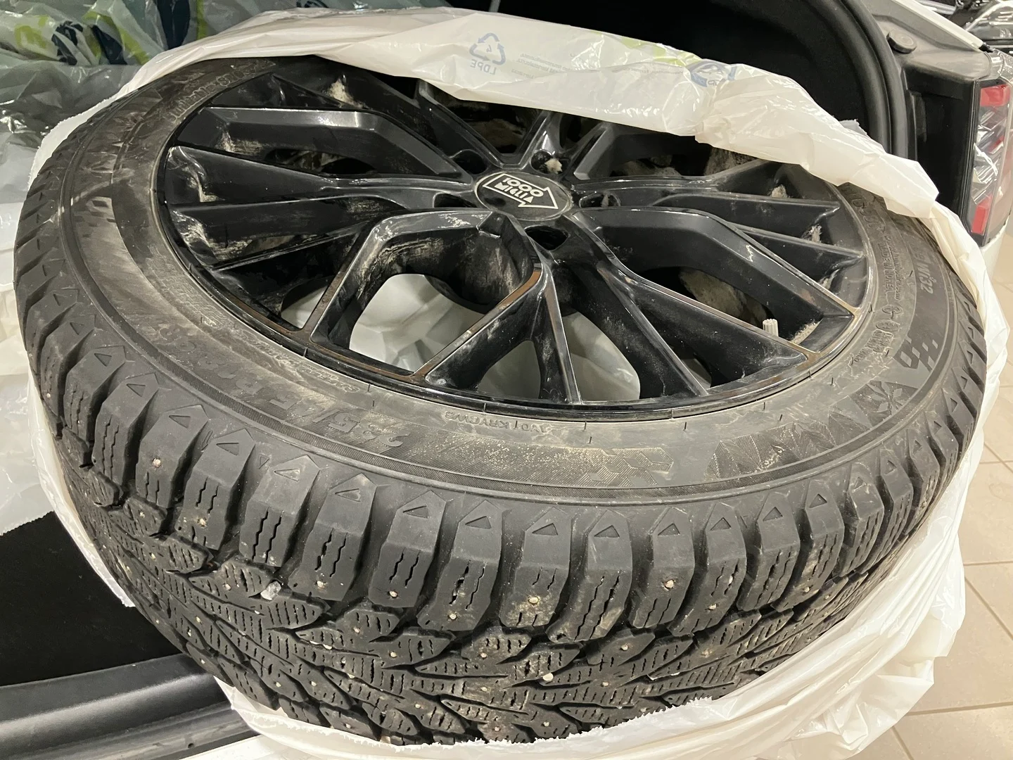 Car Image - 5cEeYBLsVrsLaXGzlHySeq