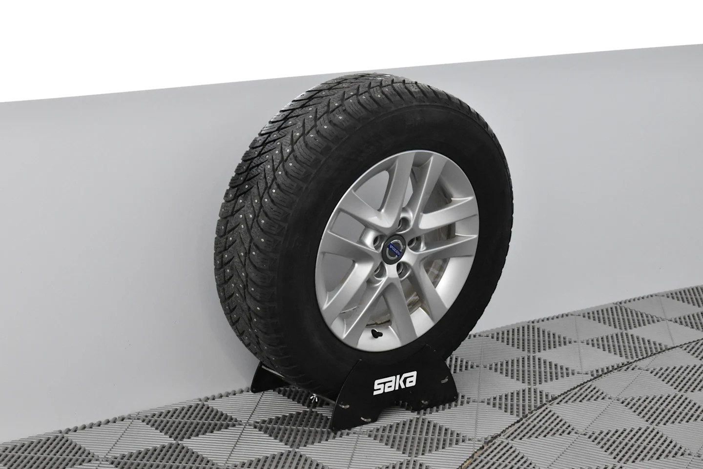 Car Image - mK0RS0aUzjF8TR6J5GaXl