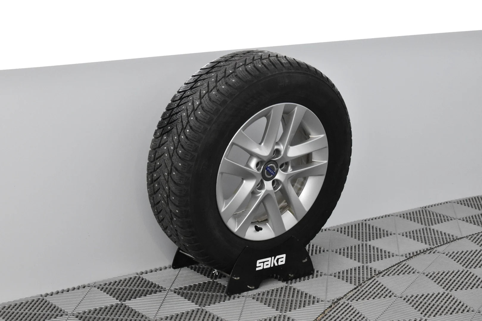 Car Image - mK0RS0aUzjF8TR6J5GaXl