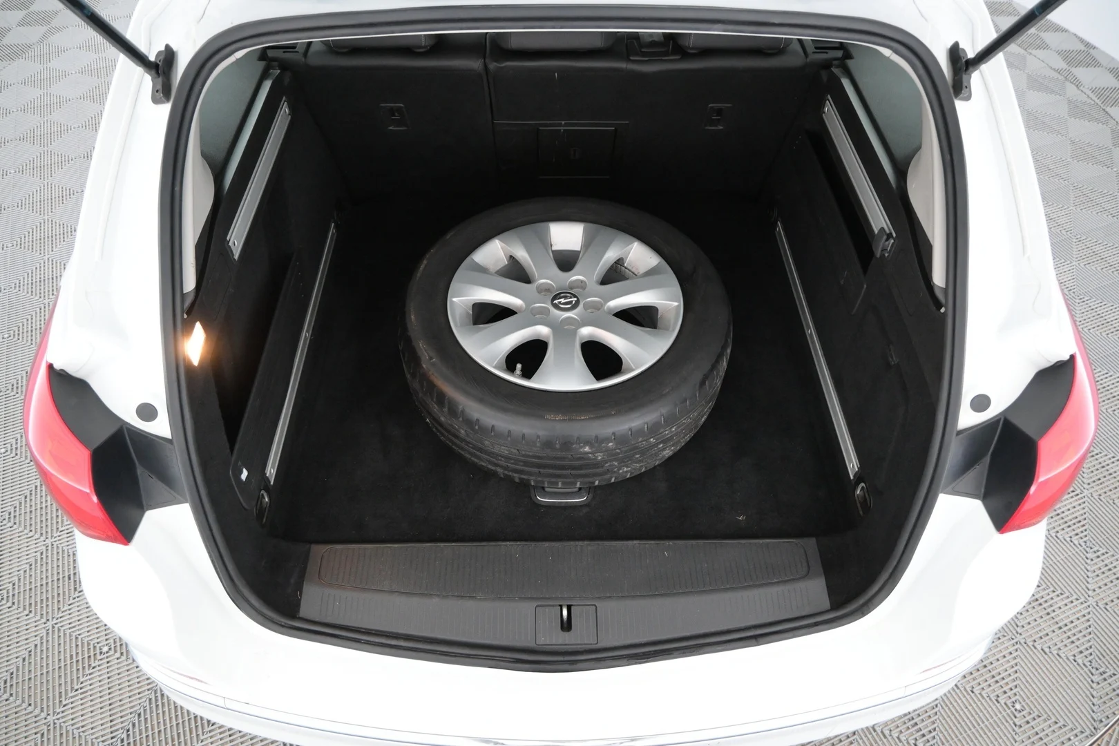 Car Image - 1c0ridsHoWXmBsCcXIlUft