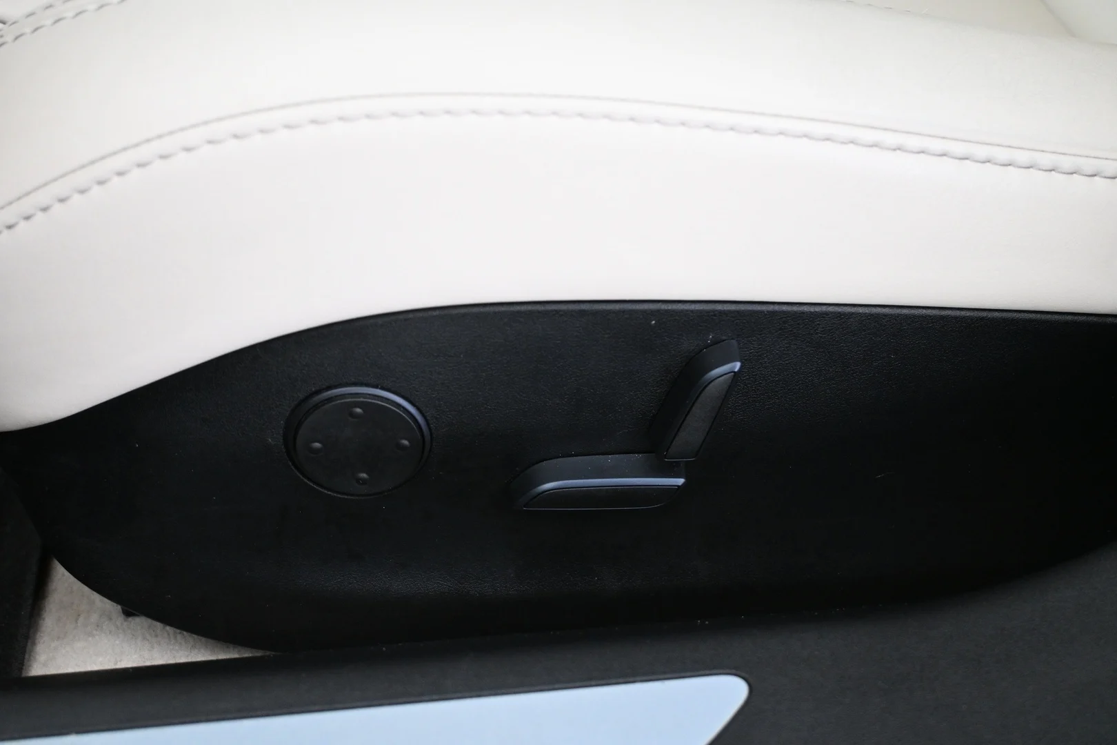 Car Image - 7v5E37ez4iaST2zpj2sleO