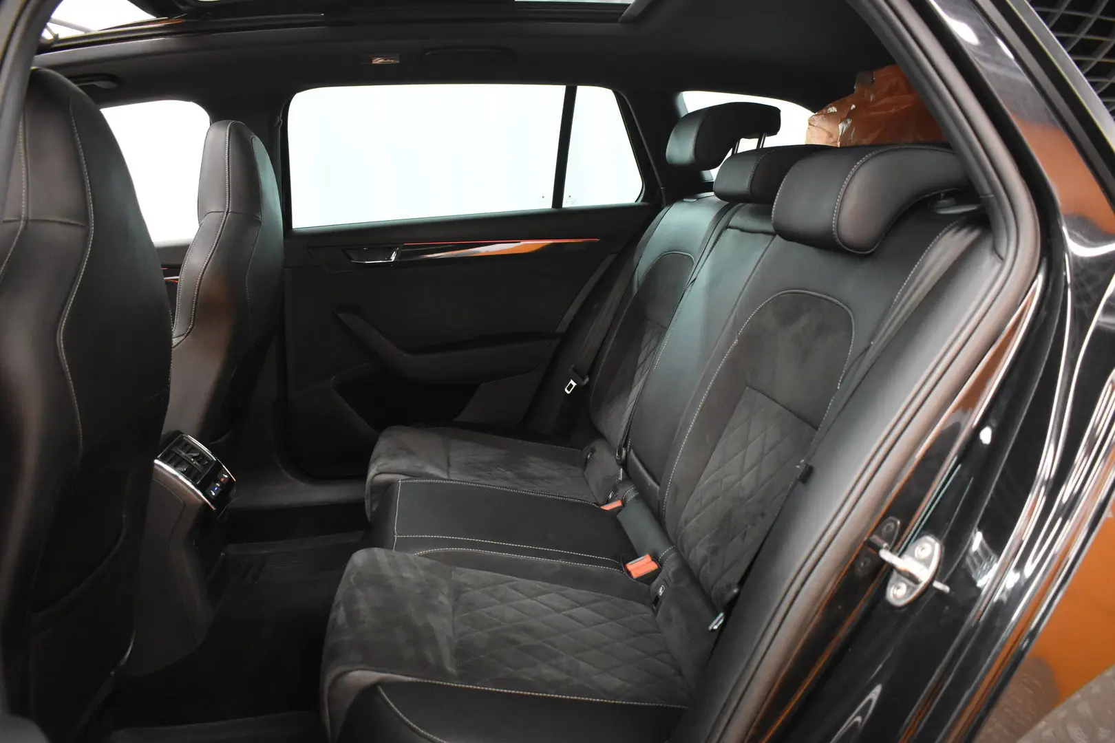 Car Image - 2nls6fmFmGVwlucJrU97LZ