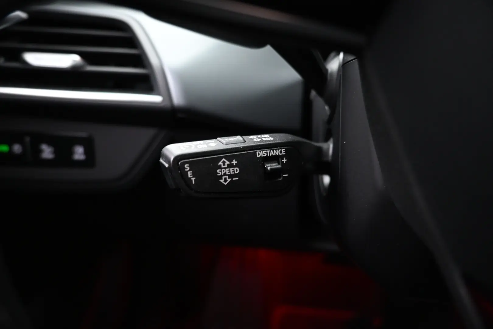 Car Image - 1dnZDa7Gf26mg8YeYR7d3u