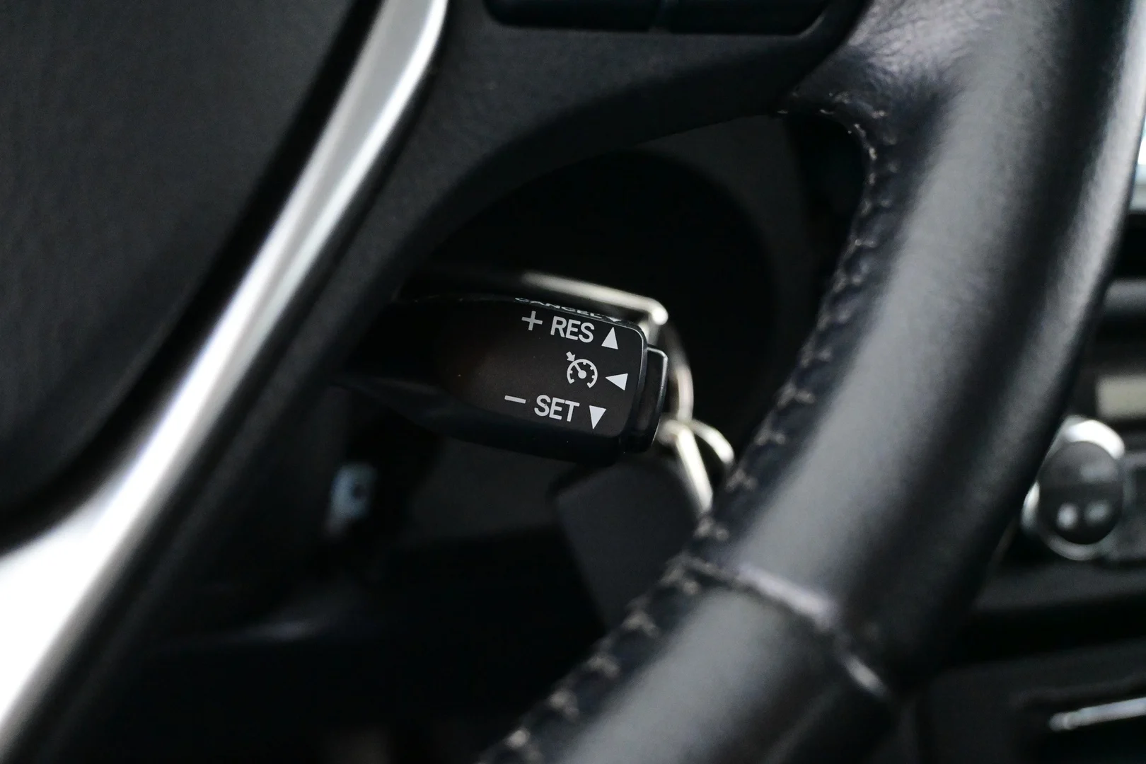 Car Image - 2uIOsQcsdeY7fcO6v9tkYs
