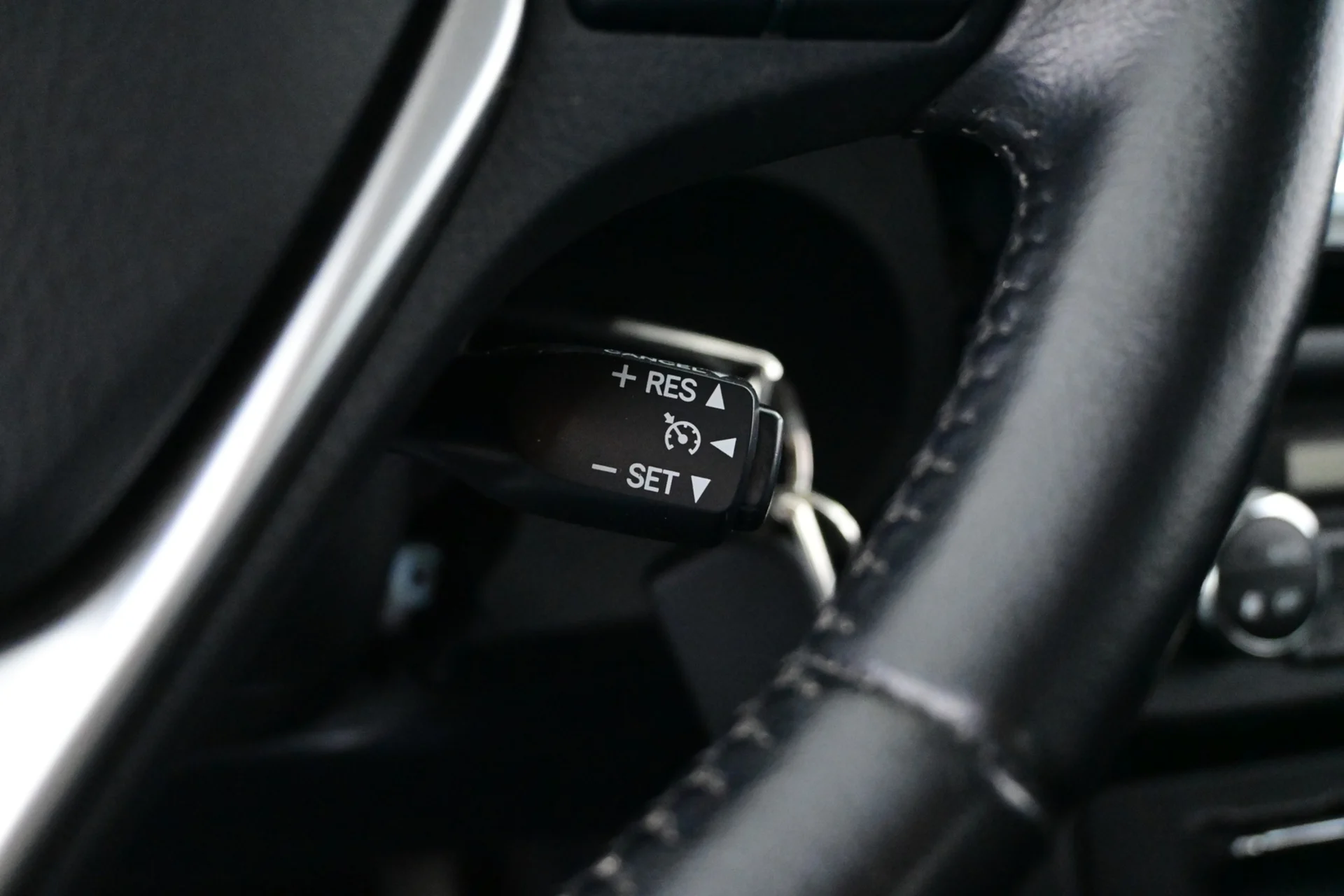 Car Image - 2uIOsQcsdeY7fcO6v9tkYs