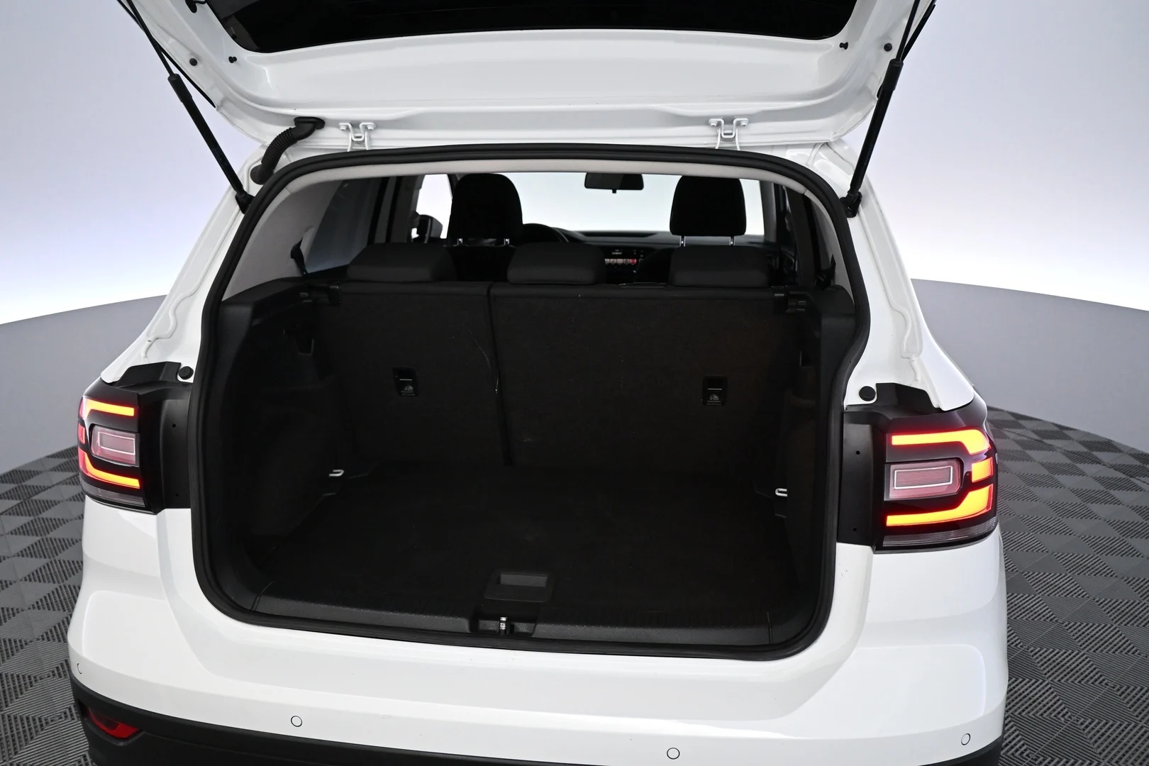 Car Image - 1ooVZyqRJCpLWCmL6r72Md