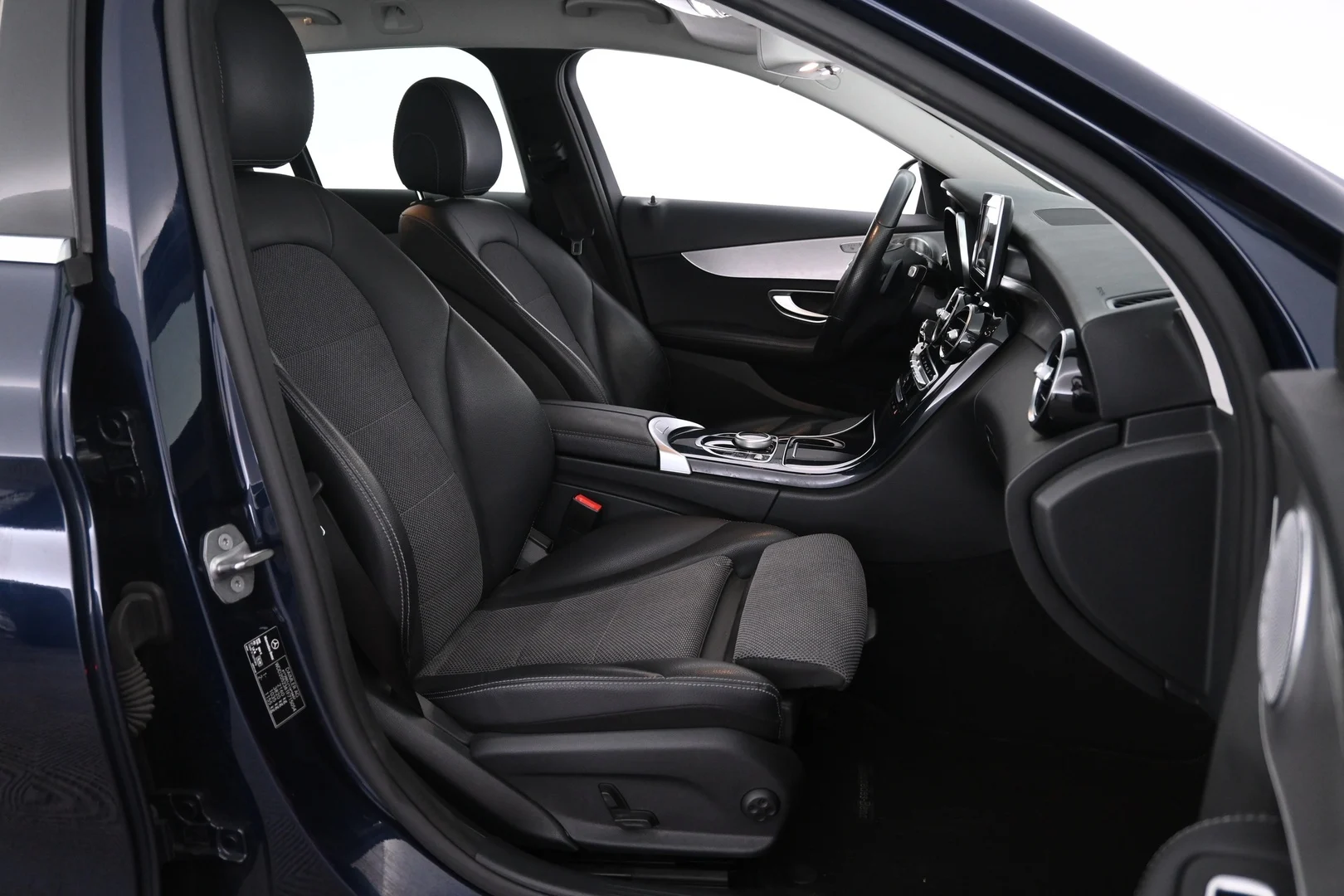 Car Image - KcEZSq5K9RAl0XelBfDXv