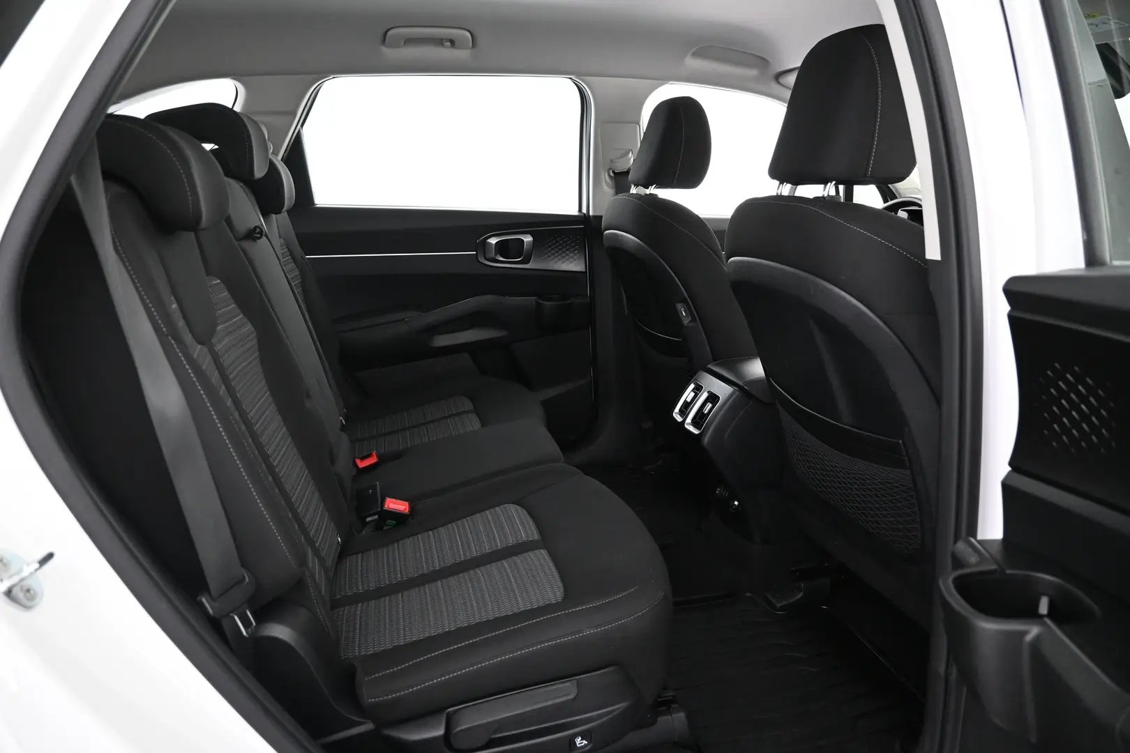 Car Image - 3P4PIMcS3LyDyEdvNjOeZu