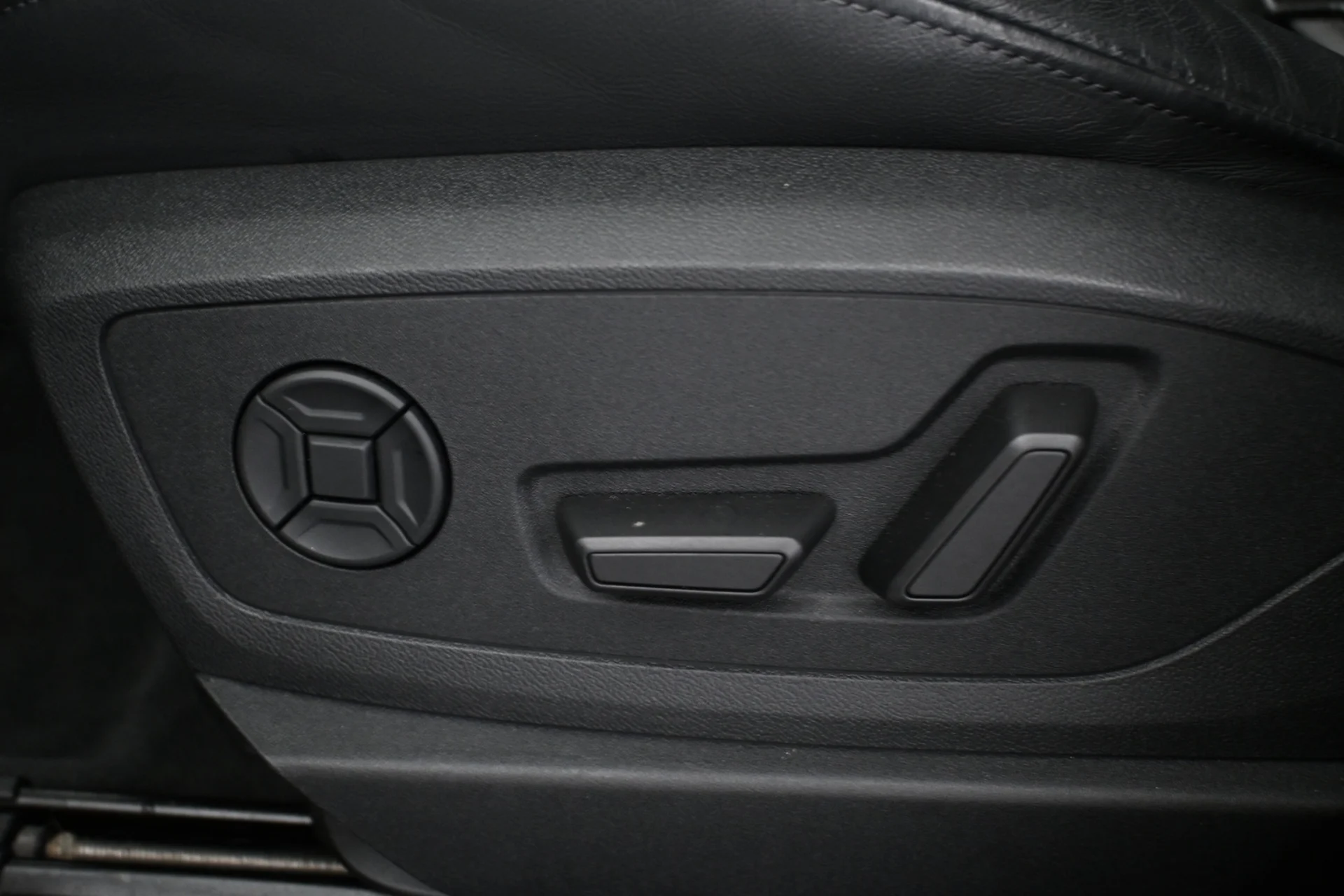 Car Image - 4aiLQrlfhmp1u55onXoaTu