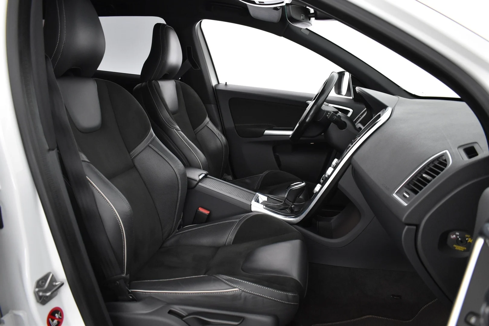 Car Image - 2EhyKUV5SdzWoVL4BIEgtF