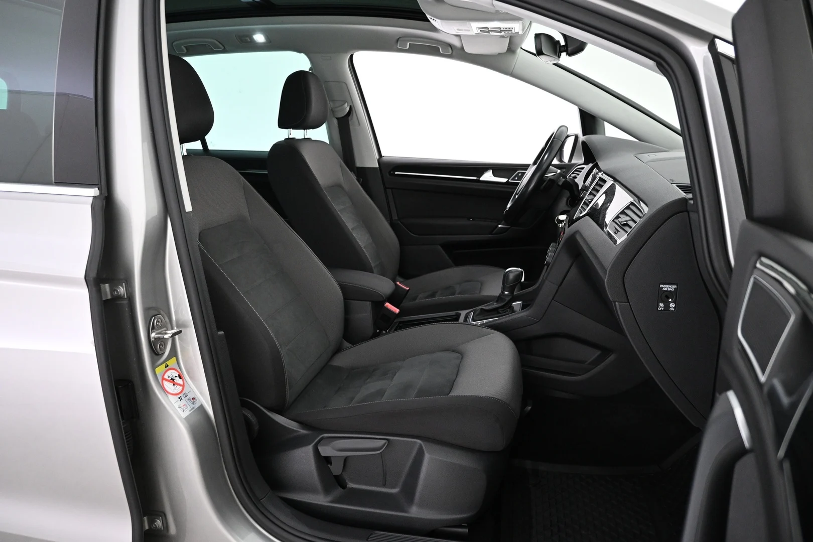 Car Image - 5tRHieHD8vVeXDfLnKZgJm