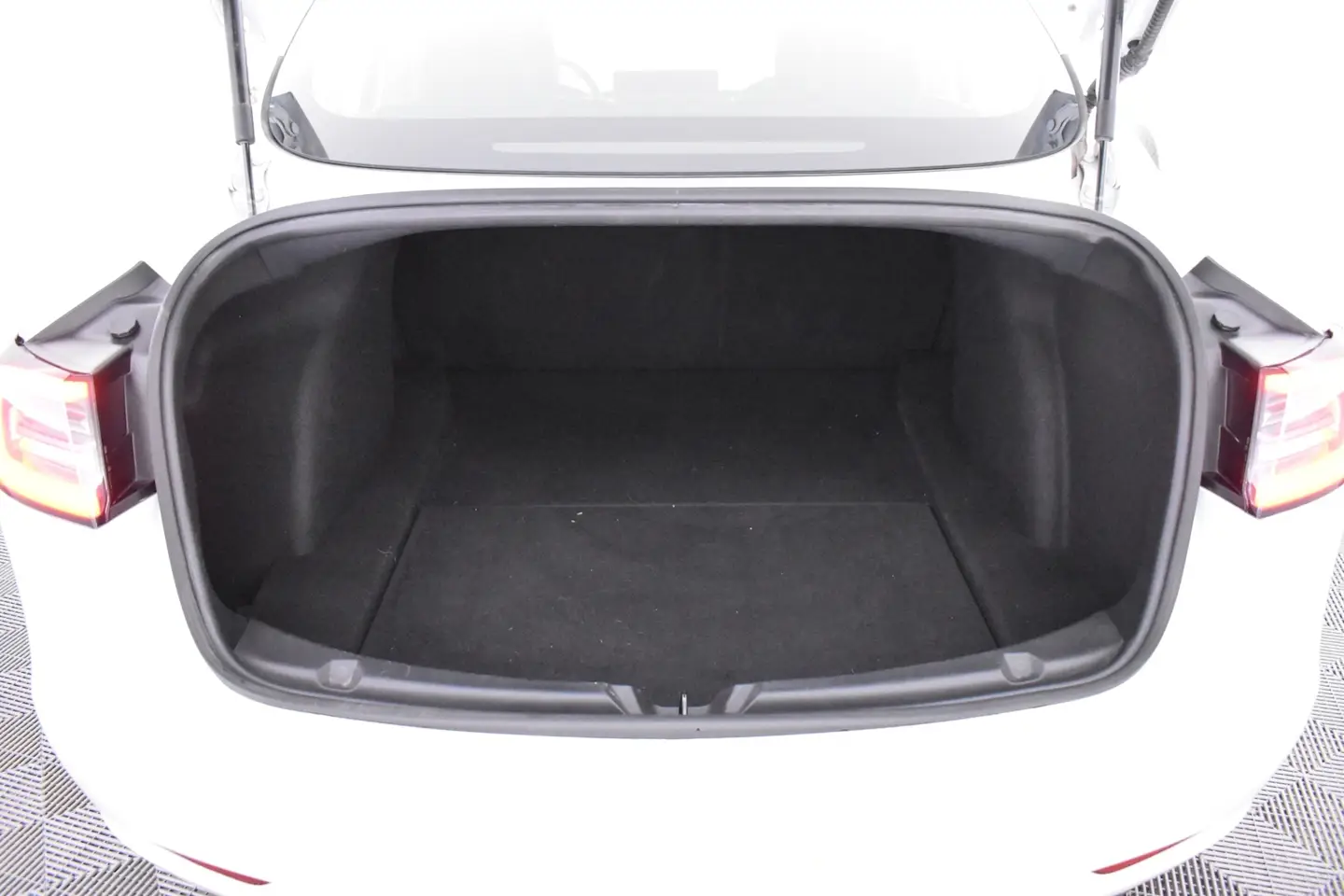Car Image - 1AUI4KrMXUI7j4JIPftQwg