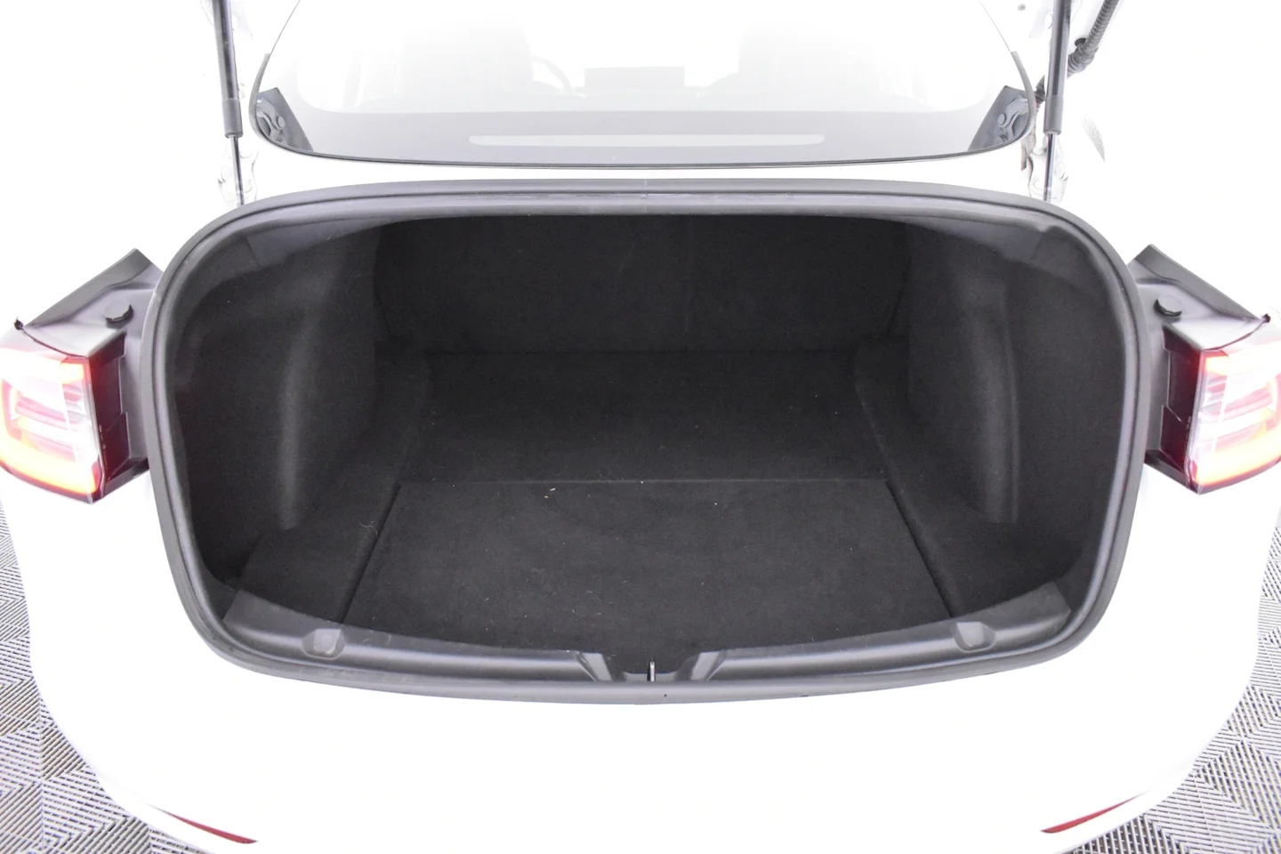 Car Image - 1AUI4KrMXUI7j4JIPftQwg