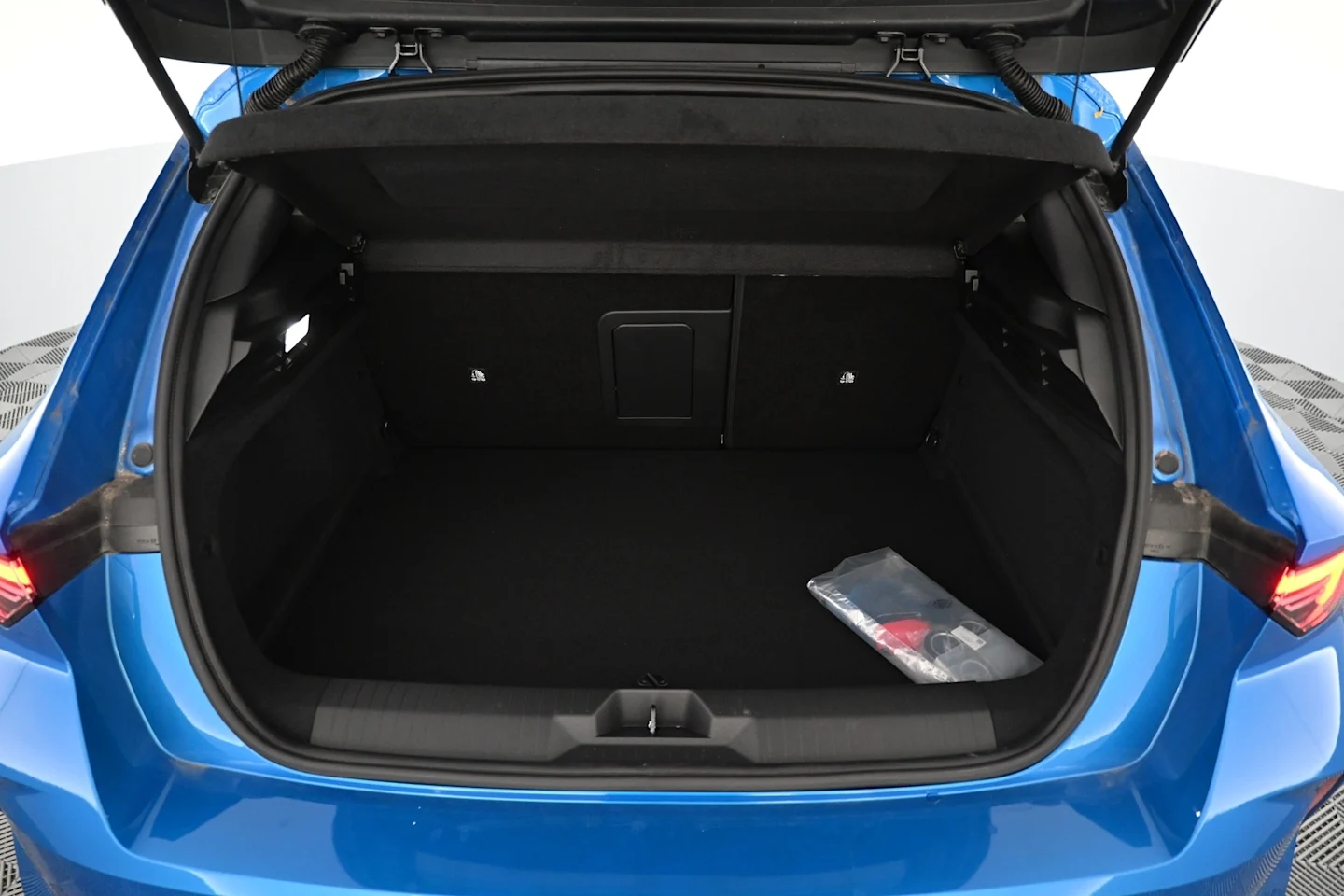 Car Image - 1oToeZyLjUUd4loOWztlb8