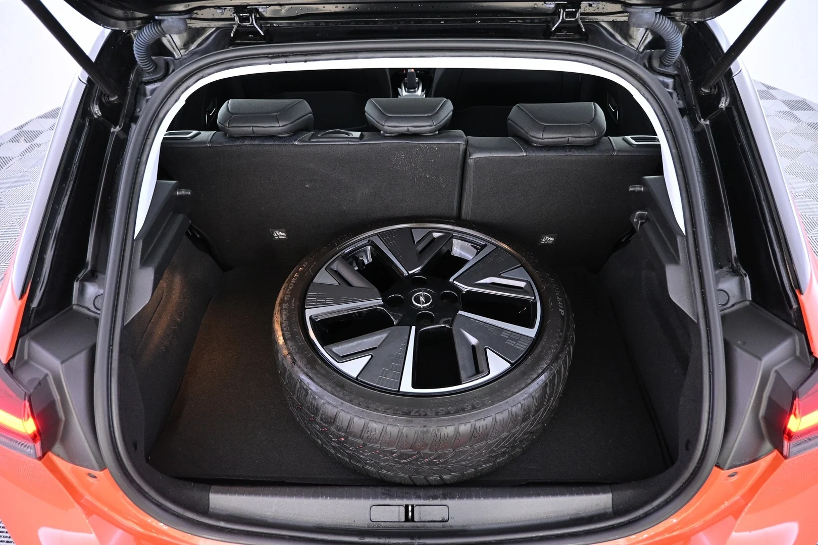 Car Image - 1B50BMf2wHnJpm1XHbnjKv