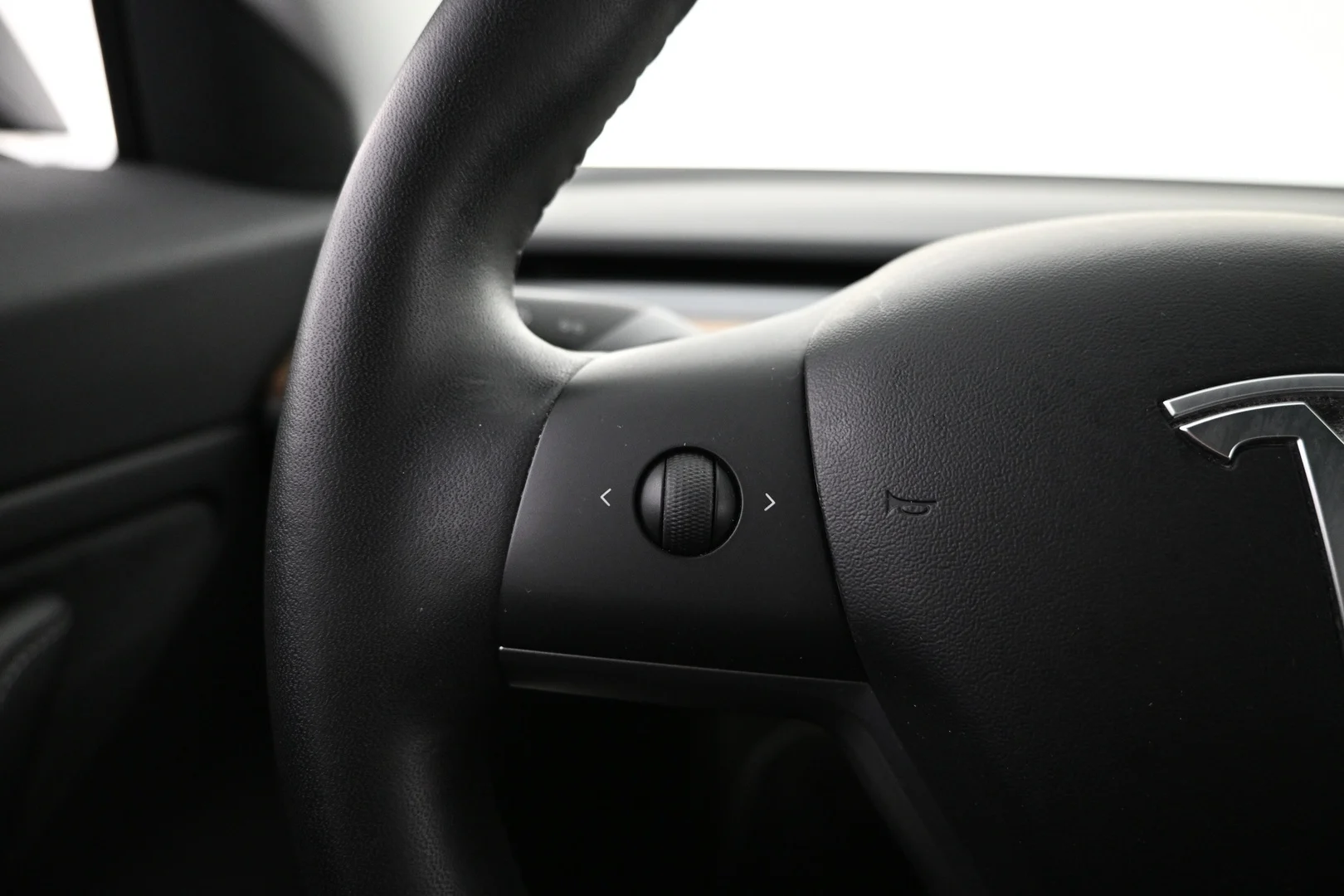 Car Image - BseT16JRSgNuquEgK4avr