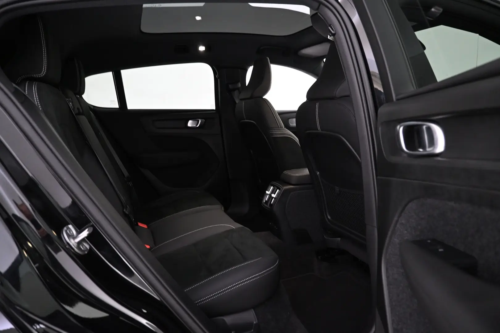 Car Image - 3QUSGtyxDFn3nU3go9embl