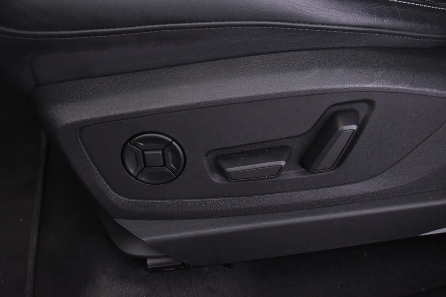 Car Image - 6yJC6dmgLSmEIARQA8LVii