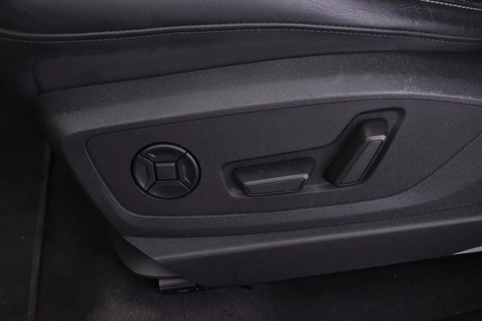 Car Image - 6yJC6dmgLSmEIARQA8LVii