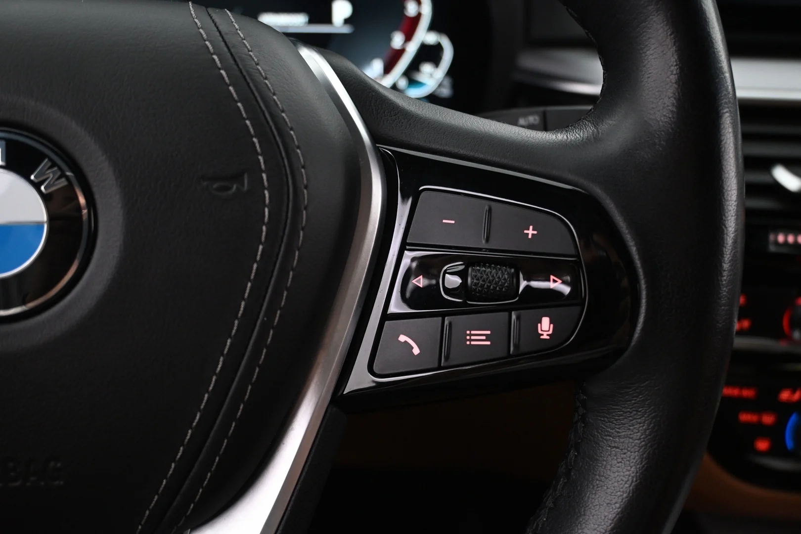 Car Image - 7G6rNa4Bv0mTCMzscPfNmL