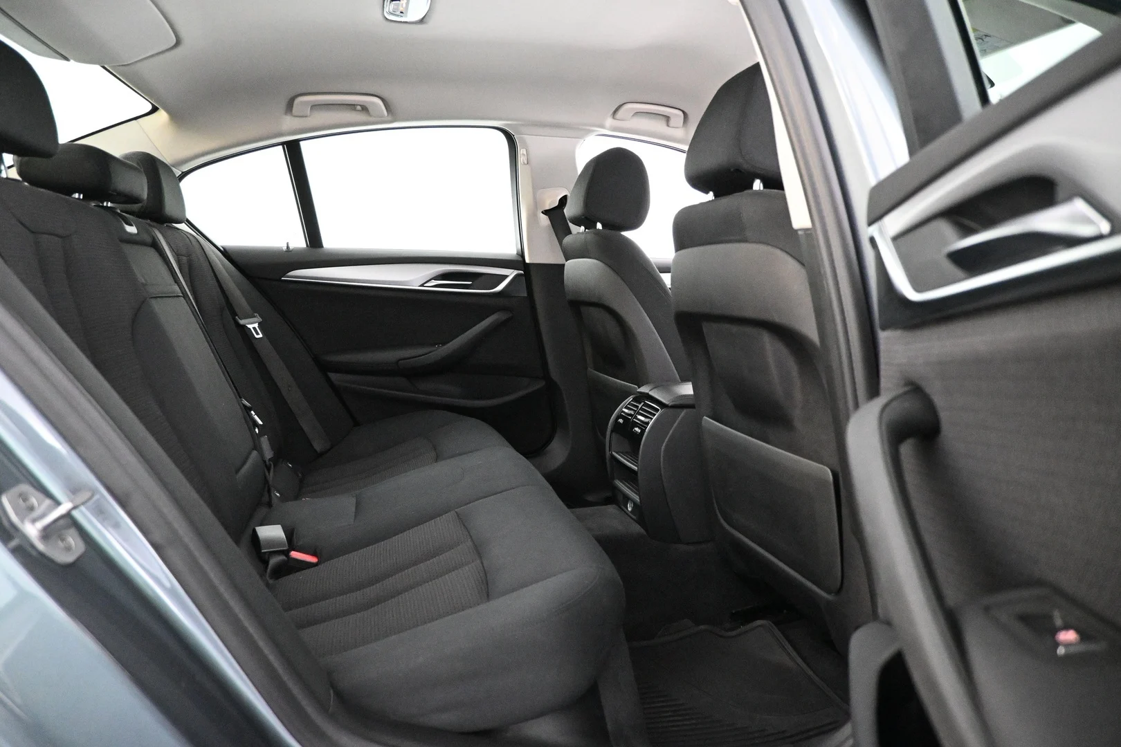 Car Image - 2VGtE9YKNff4pjgRFAYgKe