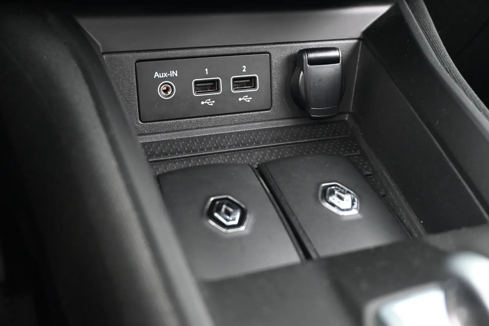 Car Image - 4qyBwgZnRXf71UEvsLZ6Xa