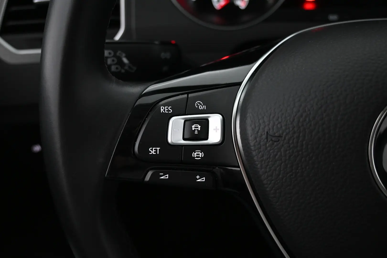Car Image - 7KmoB11RE43HCBGp4ccymE