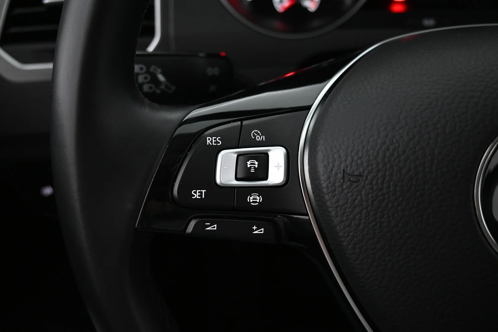 Car Image - 7KmoB11RE43HCBGp4ccymE