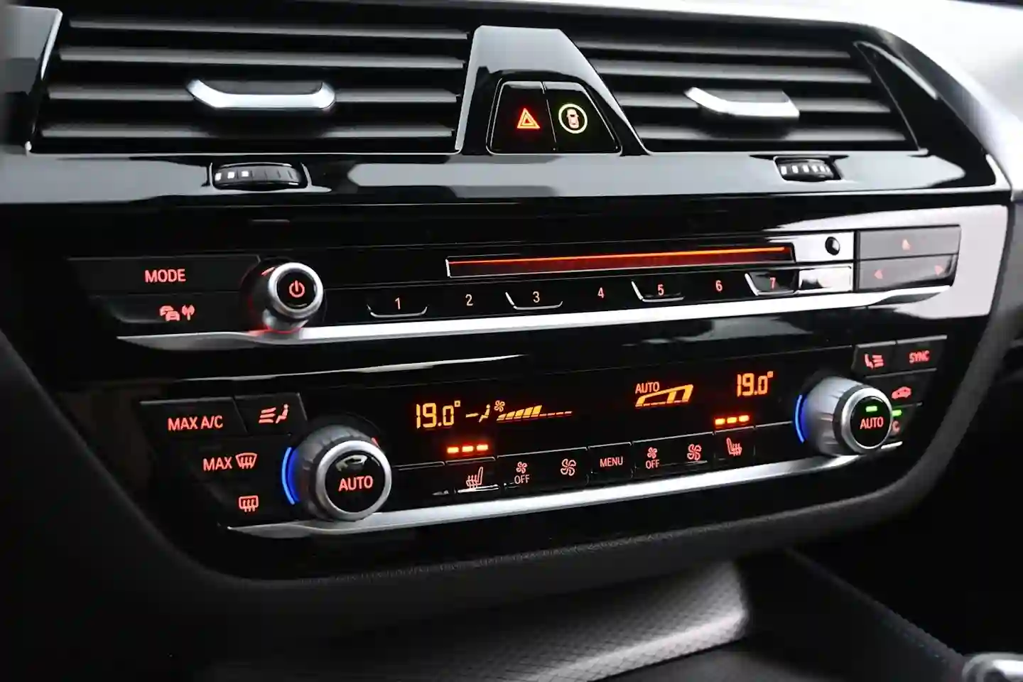 Car Image - 4oZVOgXCABymbNhKcO747j