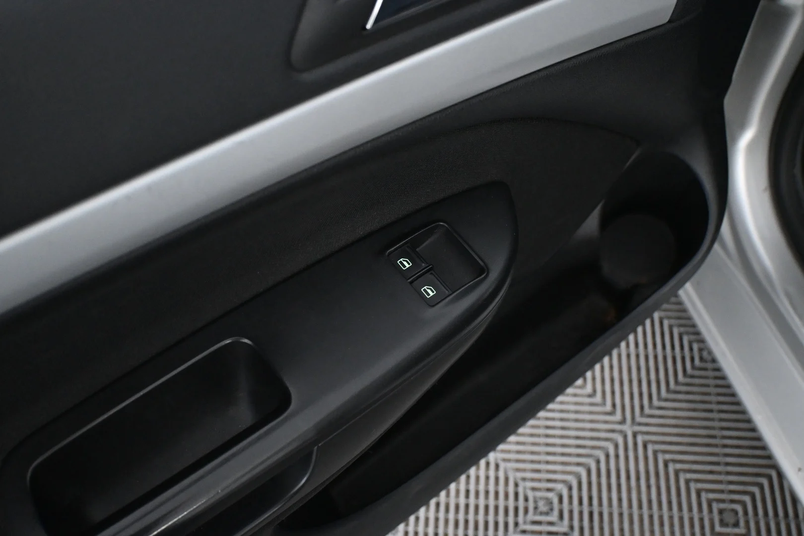 Car Image - 6hPnDHgYcF1jHqFEVaYHcA