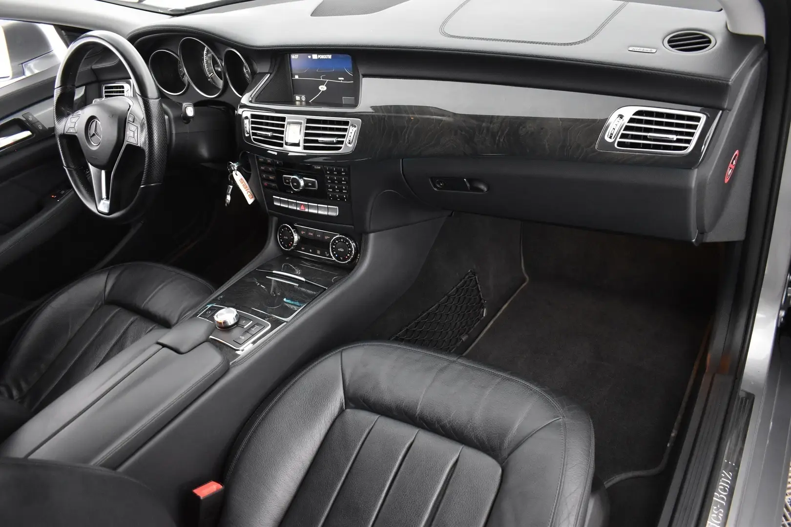 Car Image - VurVjVvmMNL2wUOImGjru