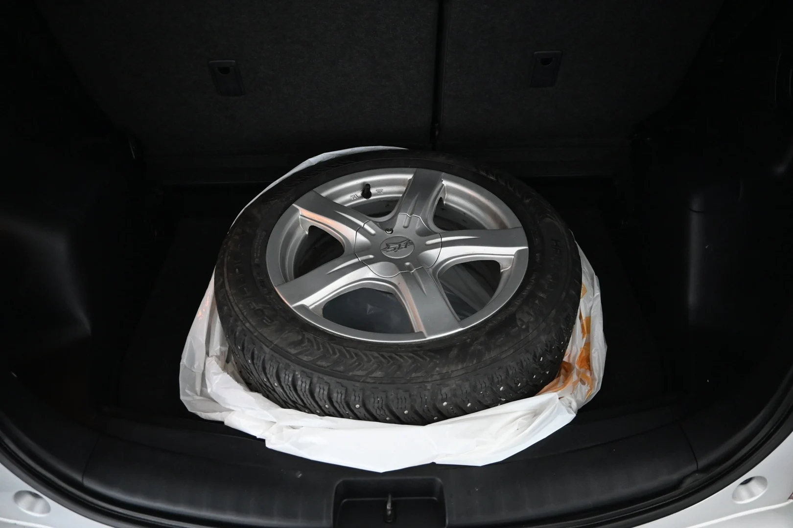 Car Image - 4KmJpWlMJMQnbBCw7akSoq