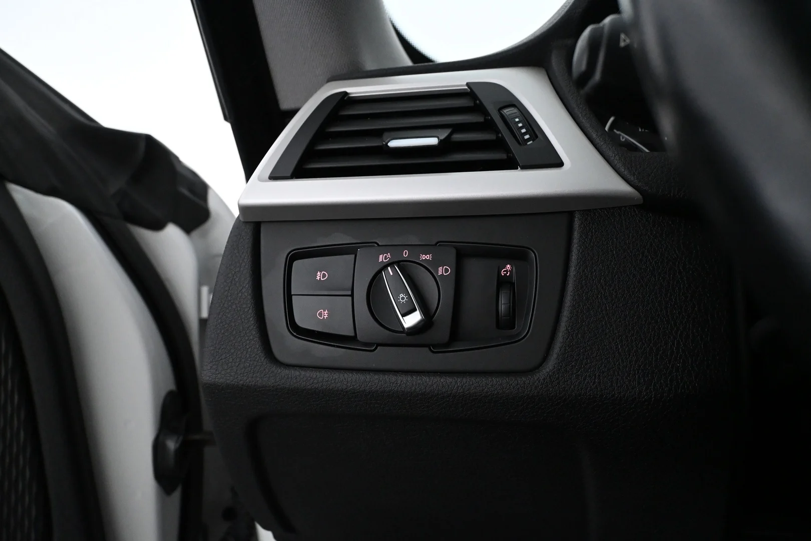 Car Image - 4HUz0bugL2C7wkI1HRUou1