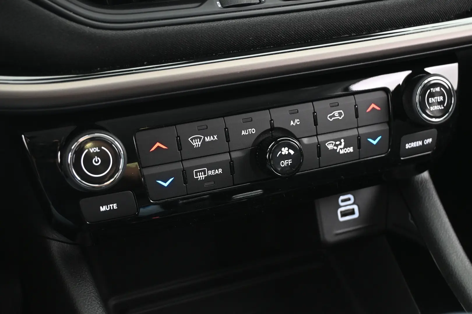 Car Image - 3YlR729QiADVFzF2FaNvbC