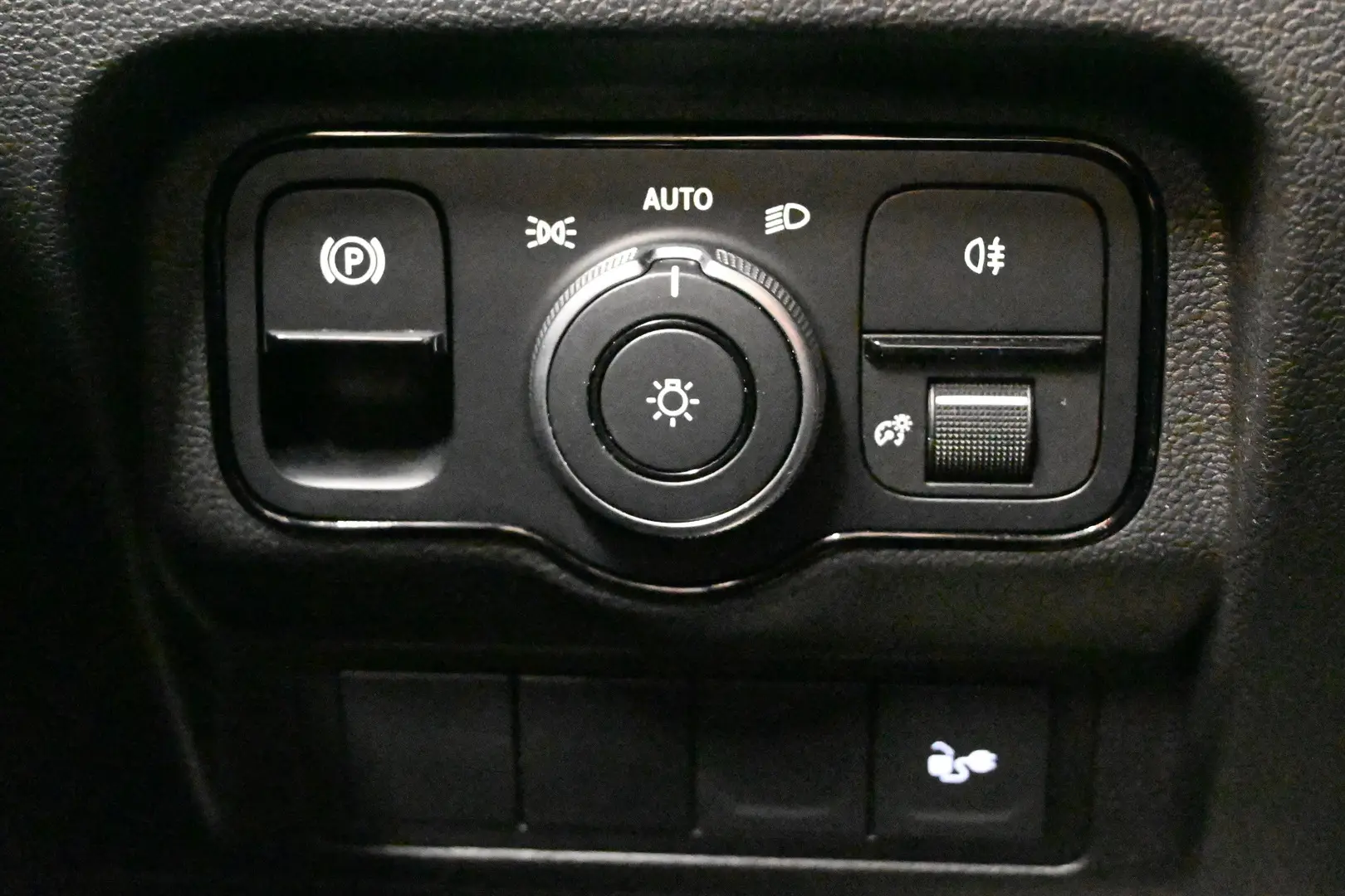 Car Image - 3fTWb29Alf8RoUYuGdVtsX