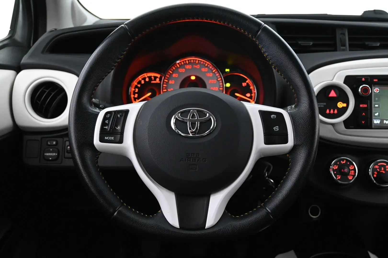 Car Image - 73x0fcfKm9sH7D4s3JQX7m