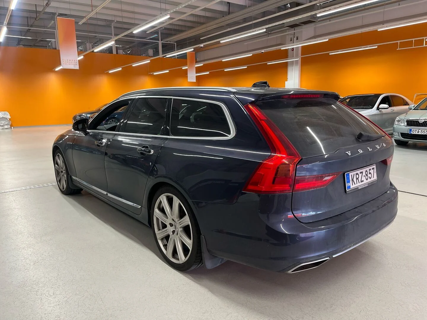 Car Image - 6R69RJp9voOCCXWeLUInLU