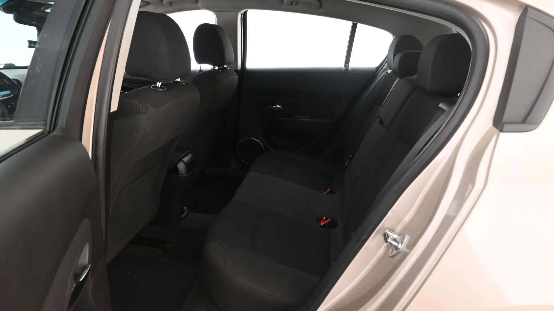 Car Image - 4PI8z8T8bC3XAYFVll6urv